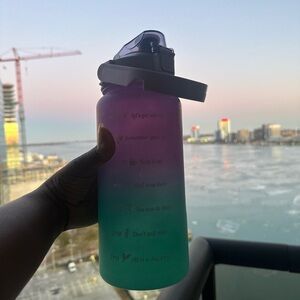 Gradient Water Bottle with Motivational Time Markers (used)